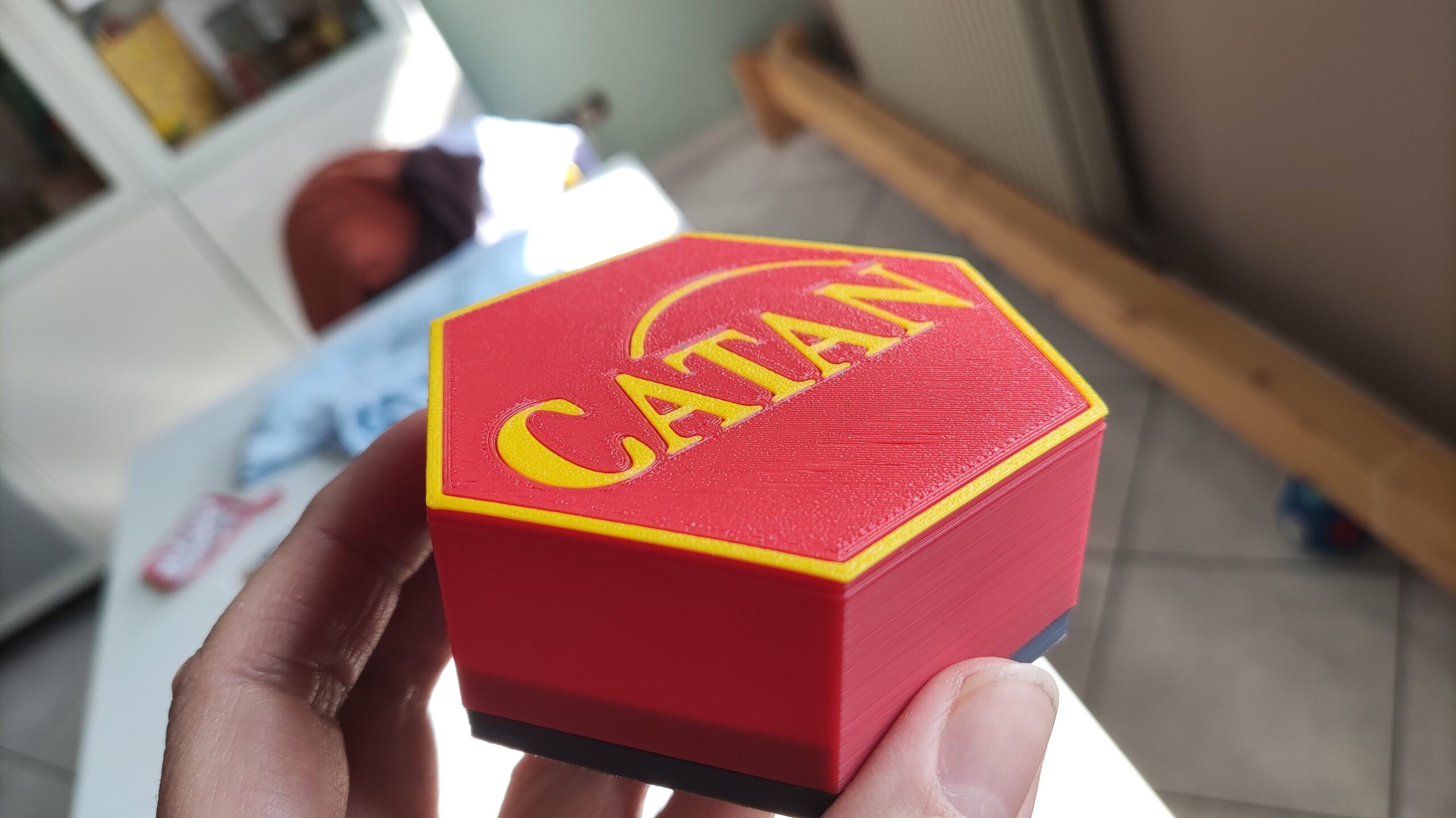 Versione finale delle scatole dei Coloni di Catan stampate con la stampa inversa multicolore