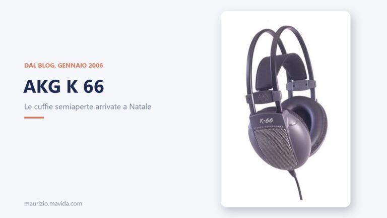 AKG K 66: le cuffie semiaperte arrivate a Natale 15 AKG K 66: le cuffie stereo semiaperte nella foto originale del 2006, accanto al titolo dell'articolo